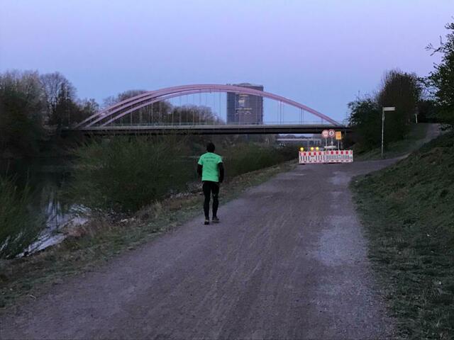 Hier geht es über die Brücke