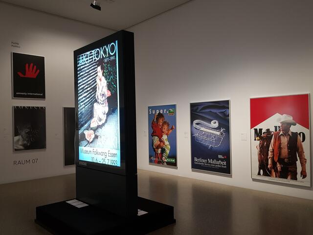 ... der Marboro Mann darf hier nicht fehlen ... "We Want You! - Von den Anfängen des Plakats bis heute", Blick in die Ausstellung im Museum Folkwang
