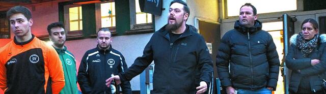 Besonders die Trainer und Betreuer der Jugendmannschaften sind für den geplanten Umzug. Dann könnten auch ihre Schützlinge auf einem Kunstrasen trainieren, die Zeiten des ungeliebten Ascheplatzes im "Zwinger" wären vorüber.