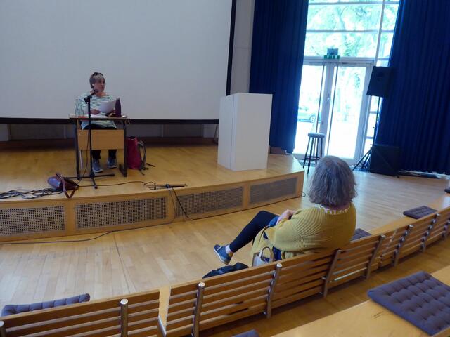 Ulla Schürmann im VHS-Hörsaal