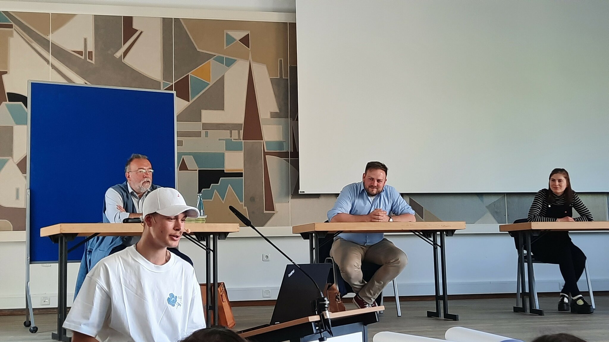 Podiumsdiskussion zur Landtagswahl Politiker stellen sich Schülern