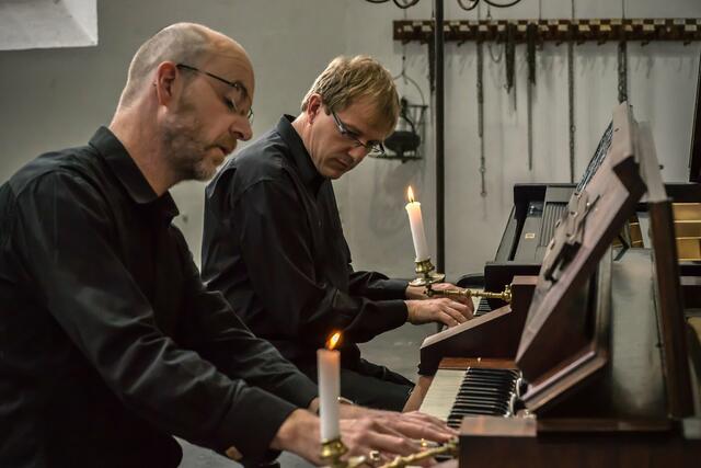 Erneut verschoben wird das für Sonntag, 8. Mai, geplante Benefizkonzert „Inspiration Beethoven“ des Lions-Fördervereines Monheim am Rhein - Alte Freiheit zugunsten „Klasse 2000“. Aus organisatorischen Gründen findet es erst im Juni nächsten Jahres statt. Auf dem Foto: Christoph Lahme (links) und Oliver Drechse.