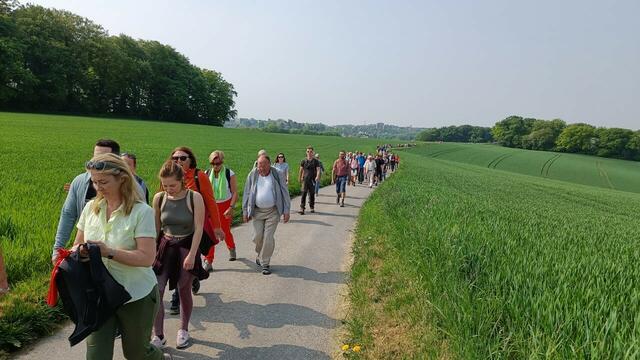 Rund 200 Wanderbegeisterte waren bei der offiziellen Eröffnung der vierten neanderland WANDERWOCHE dabei.