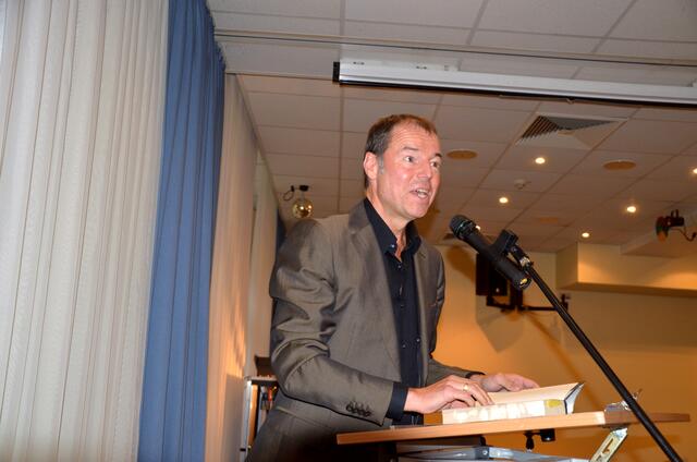 Schriftsteller Horst Eckert aus Düsseldorf "Schwarzlicht" | Foto: Manfred Wrobel