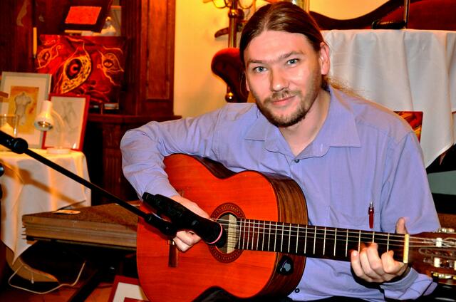 Sologitarrist Mitchel Summer, Team-Mitglied