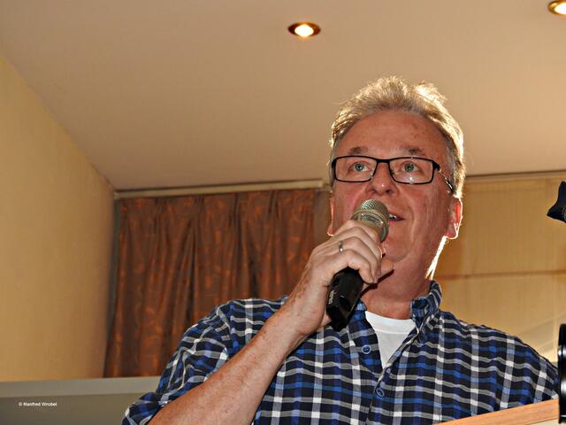 Moderator Peter Roßkothen | Foto: Manfred Wrobel