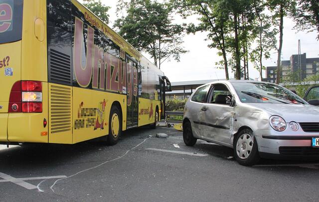 Der Kleinwagen war nach dem Zusammenstoß nicht mehr fahrbereit. Foto: Polizei Gelsenkirchen