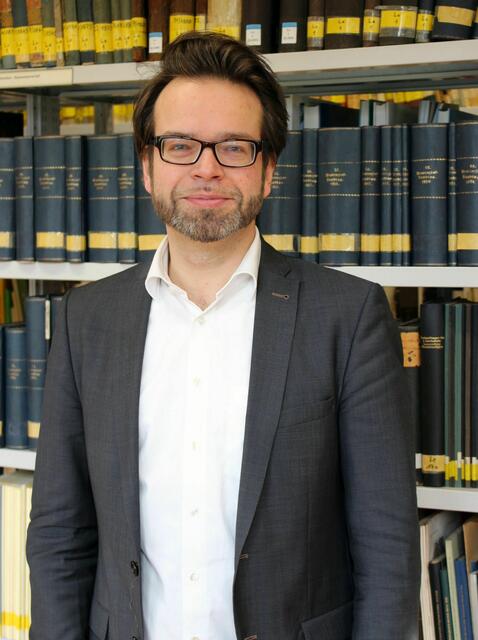 Prof. Dr. Malte Thießen leitet das LWL-Institut für westfälische Regionalgeschichte und hat das Buch "Auf Abstand. Eine Gesellschaftsge¬schichte der Coronapandemie" geschrieben.
Foto: LWL/Nolte