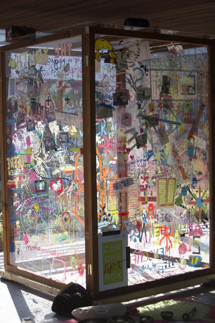 Die "Corona Art Box" lädt zum Austausch über die Pandemie ein. | Foto: Heike Cervellera