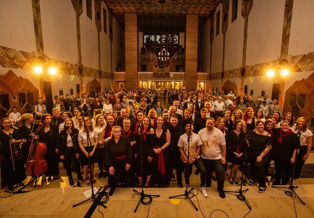 Young Generation Oberhausen mit allen Gast-Künstlern und Publikum | Foto: Carsten Walden - http://www.fotografie-walden.de/