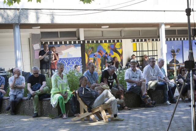 Relaxte Stimmung auf dem Schulhof "Filder Benden". | Foto: Heike Cervellera