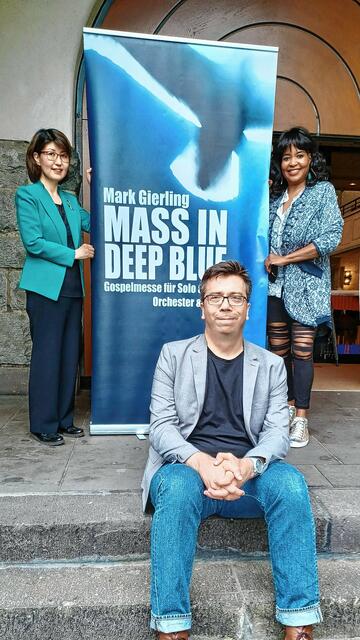 Am Sonntag, 12. Juni, findet das Gospelkonzert "Mass in deep Blue" in der Erlöserkirche Langenfeld statt. Deborah Woodson, Sängerin, Esther Kim, Leitung und Mark Gierling, Komponist. Foto: Hanna Paulsen-Ohme