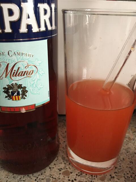 CAMPARI gekauft mit 2 Glasstrohhalmen!
Die wurden feierlich eingeweiht!
*