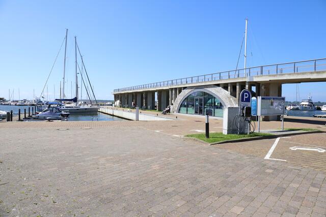 Die Kreidebrücke in Wieck ist etwa 130m lang und 4m breit.
Sie ist trotz Fertigstellung nie in der beabsichtigten Weise in Betrieb genommen worden.