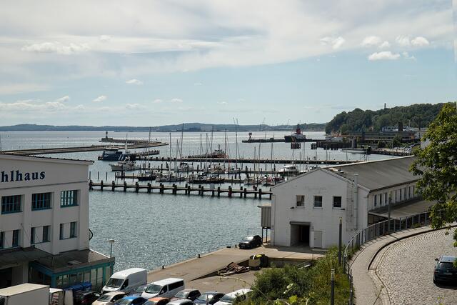 Hafeneinfahrt von Sassnitz mit dem Leuchtturm