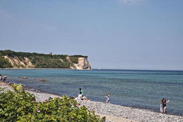 Blick von dem kleinen Fischerdorf Vitt zur Steilküste Kap Arkona.
