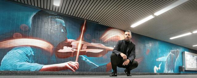 Grafitti-Künstler Denis Klatt arbeitet aktuell an einem Mural in der U-Bahnstation Bermuda3Eck / Musikforum mitten in der Bochumer Innenstadt. | Foto: Molatta
