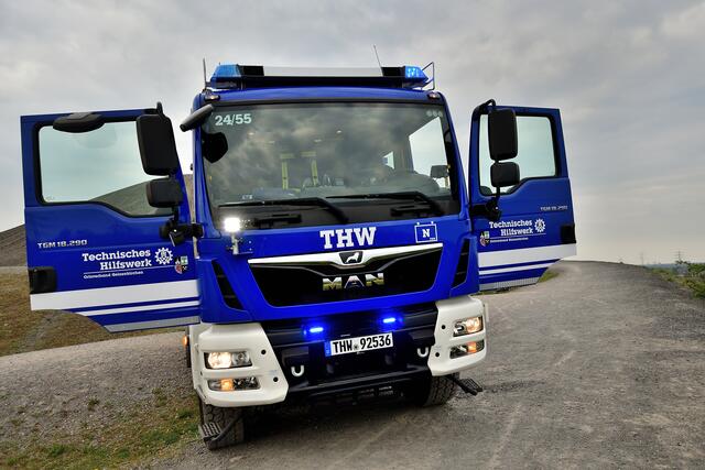 Der Mehrzweckgerätewagen, kurz MzGW, ist das Standard-Einsatzfahrzeug der Fachgruppe Notversorgung und Notinstandsetzung.
Für die Zufahrtserlaubnis zur Halde Rheinelbe bedanken wir uns recht herzlich bei dem RVR Ruhr Grün, Essen. | Foto: Kurt Gritzan/THW Gelsenkirchen