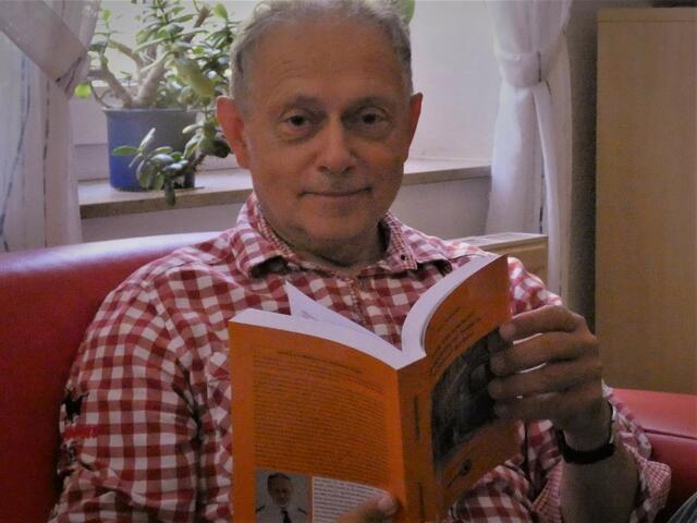 Der Autor und sein Buch: Dr. Frank Kawelovski | Foto: Thomas Emons