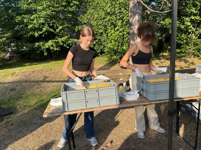 Das erste Etappenziel am Emil-Frick-Haus lockte nach 47 Minuten mit Getränken und Snacks.  | Foto: Andrea Becker