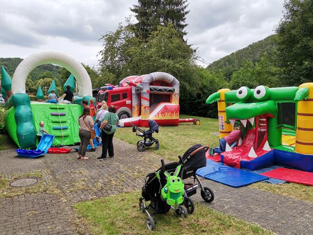 Kindernachmittag hinter dem Gemeindezentrum