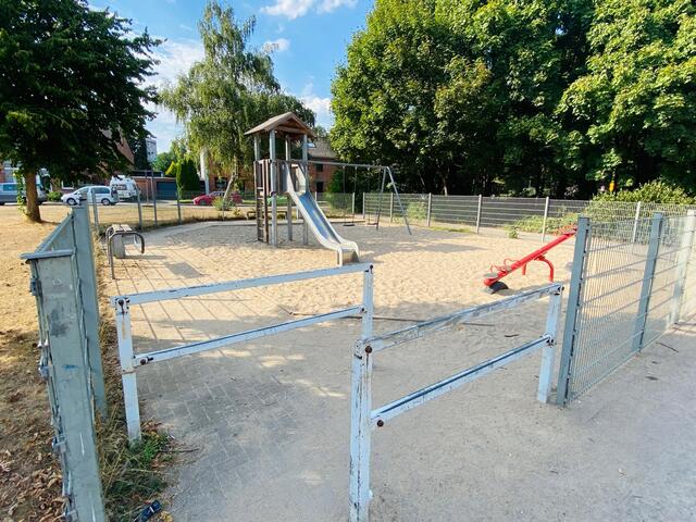 ... und bei anderen gibt es noch Luft nach oben, wie hier am Spielplatz An der Hasenhegge / Batenbrock.