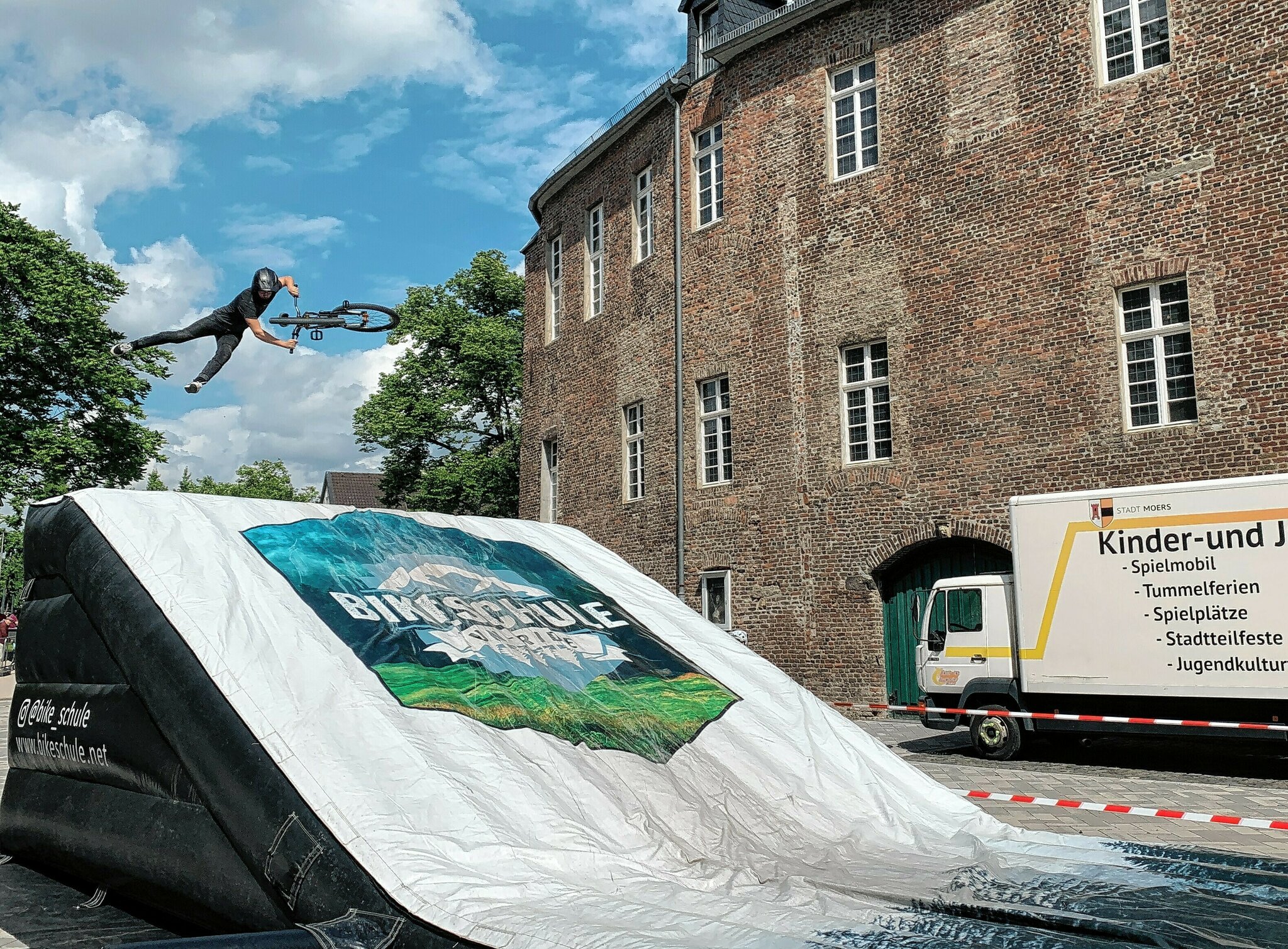 Moers AirBagJump 360 (G)RAD Das Trendsportevent in Moers Moers