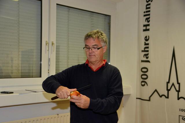 Der grummelige Nachbar Klaus Klinkstier.