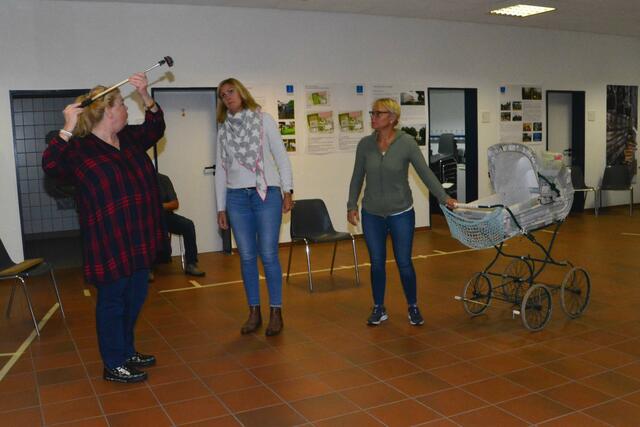 Thekla, Lisa und Bine mit ihrem Baby.