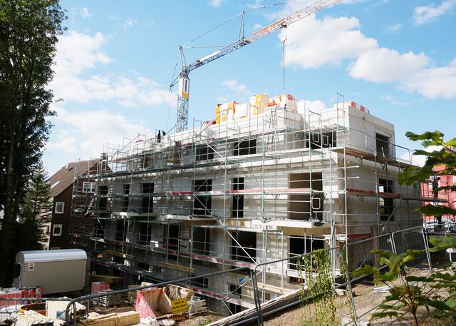 Das Richtfest wurde bei strahlendem Sonnenschein gefeiert - ein verheißungsvoller Moment. | Foto: Kirchenkreis Essen/Stefan Koppelmann