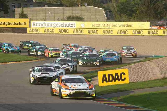 Der Tabellenführer bei der GT4: Mike David Ortmann im  	Aston Martin Vantage GT4 von PROsport Racing | Foto: Motorracetime.de