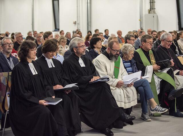 Geistliche beider Konfessionen waren zum Gottesdienst gekommen und wirkten an der Einführung mit. | Foto: Kirchenkreis Essen/Alexandra Roth