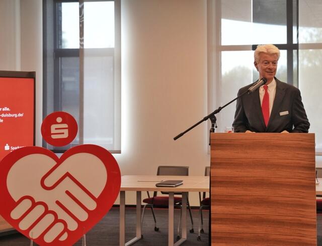 Zufrieden: Sparkassen-Vorstands-Chef Dr. Joachim Bonn.
Foto: Sparkasse 
