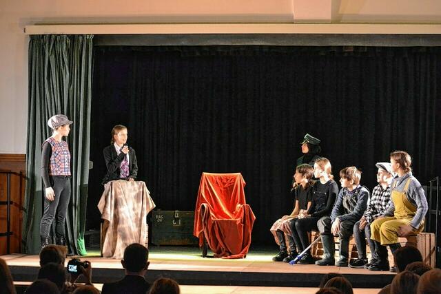 "Uskoken für immer vereint": Premiere "Rote Zora" der Theater AG des ... "Uskoken für immer vereint": Premiere "Rote Zora" der Theater AG des ...