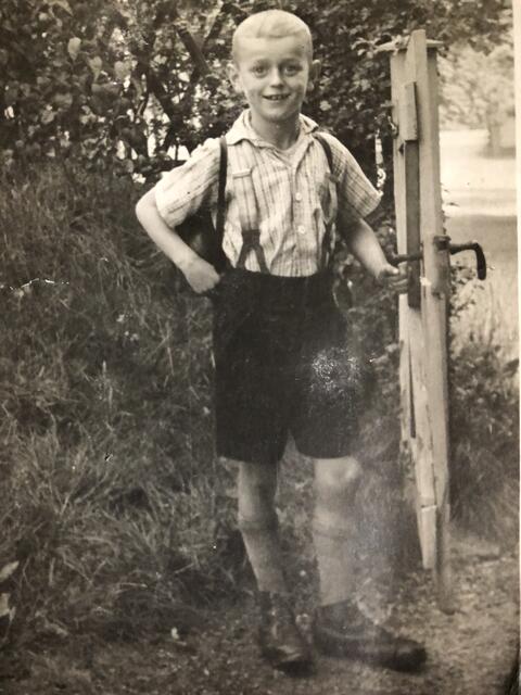 Einschulung meines Vaters, in den Schuhen seines Vaters | Foto: umbehaue