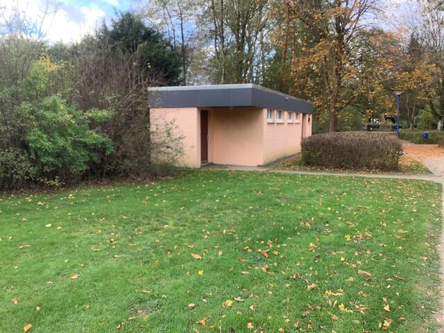 Die Toilettenanlage im Biebertal bleibt wegen der Vandalismusschäden bis zum Frühjahr geschlossen. Foto: Stadt Menden/Ehrlich