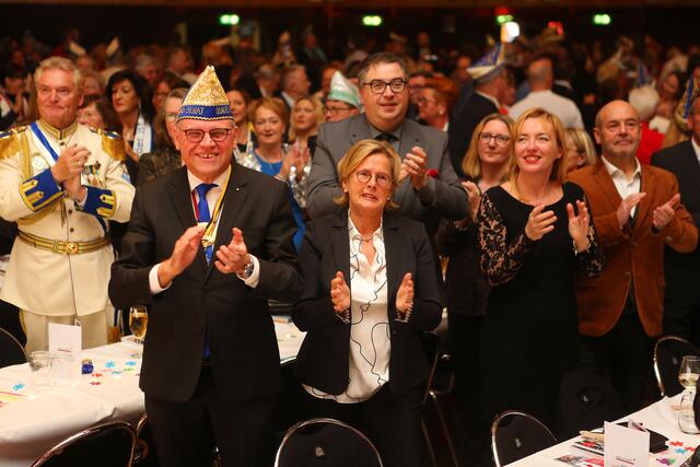 Gelungener Karnevalsauftakt Prinz Rainer ist in Amt und Würden