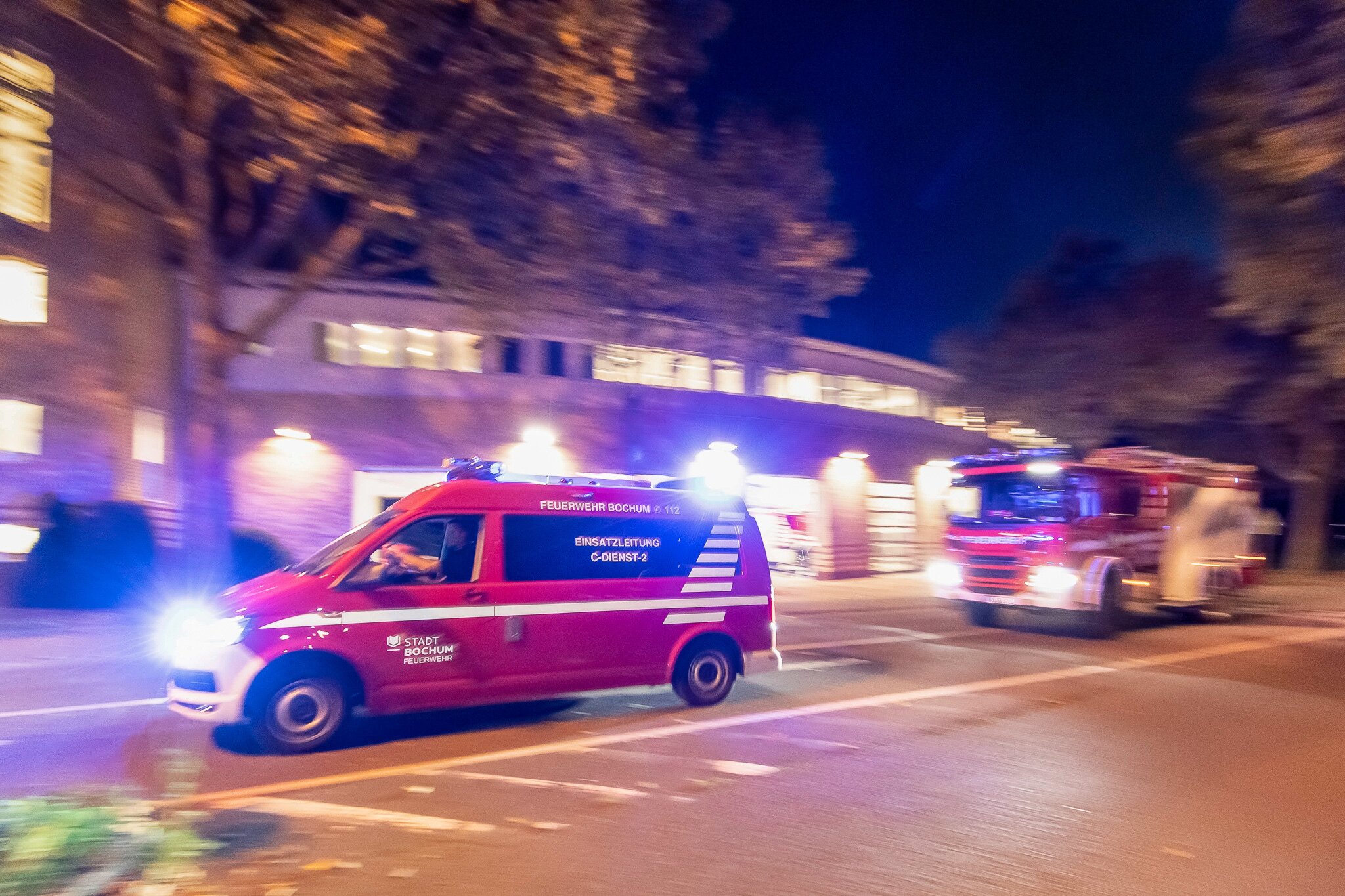 Feuerwehreinsatz der Feuerwehr Bochum: Kellerbrand in einer Wohnsiedlung auf dem Backenberg - Bochum