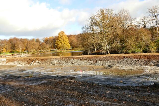 Hier wir vom See was weggenommen.....