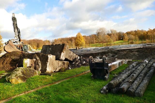 Ausgebaute Fundamente der Brücke.....