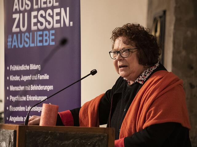 Den Festvortrag hielt die Theologin und Autorin Cornelia Coenen-Marx. | Foto: Kirchenkreis Essen/Alexandra Roth