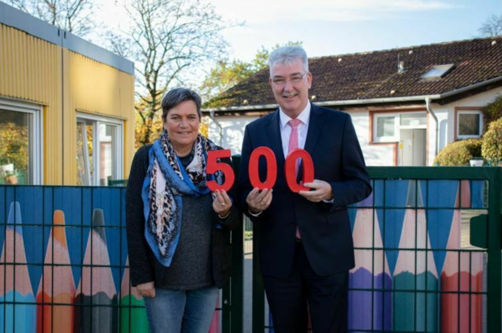 Spende aus Losverkaufserlösen: Kindergarten Berge freut sich über 500