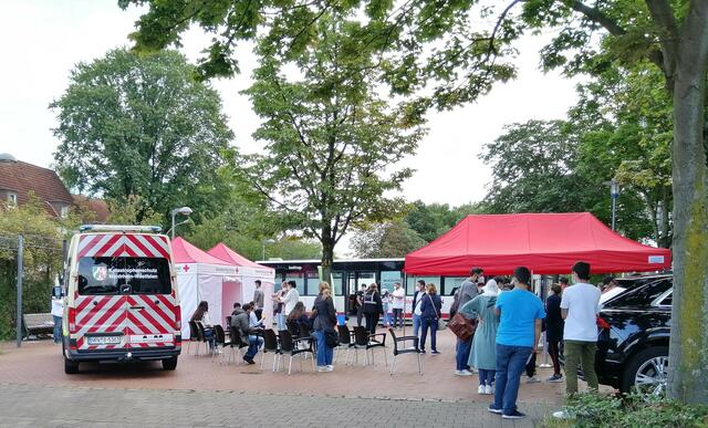 Ehrenamtliche Rotkreuzler beim Impfeinsatz | Foto: DRK Gladbeck