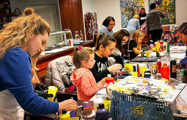 Ласкаво просимо на 103, Malworkshop mit Elena. Foto: Zhanna Yakhnis / Borsig11