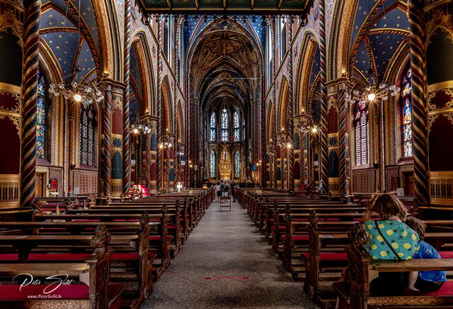 Ein Blick durch das 70m lange Kirchenhaus. | Foto: Peter Seibt