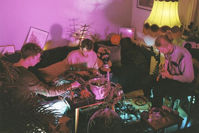 "Recursion" beim House-Gig, immer mit Stehlampe | Foto: @mœrs festival