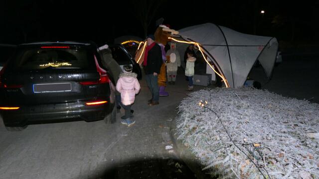 Am 2. Stand konnten sich Kinder und Eltern mit Punsch aufwärmen.