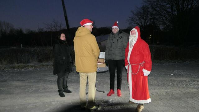Kinder und Eltern wurden am Auto passend begrüßt, registriert und in den Ablauf eingewiesen.