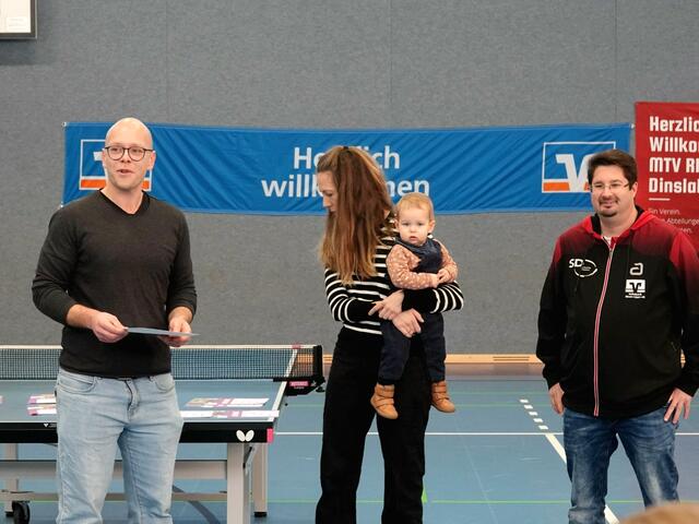 Siegerehrung mit Ehrengästen aus der lokalen Politik und Abteilungsleiter