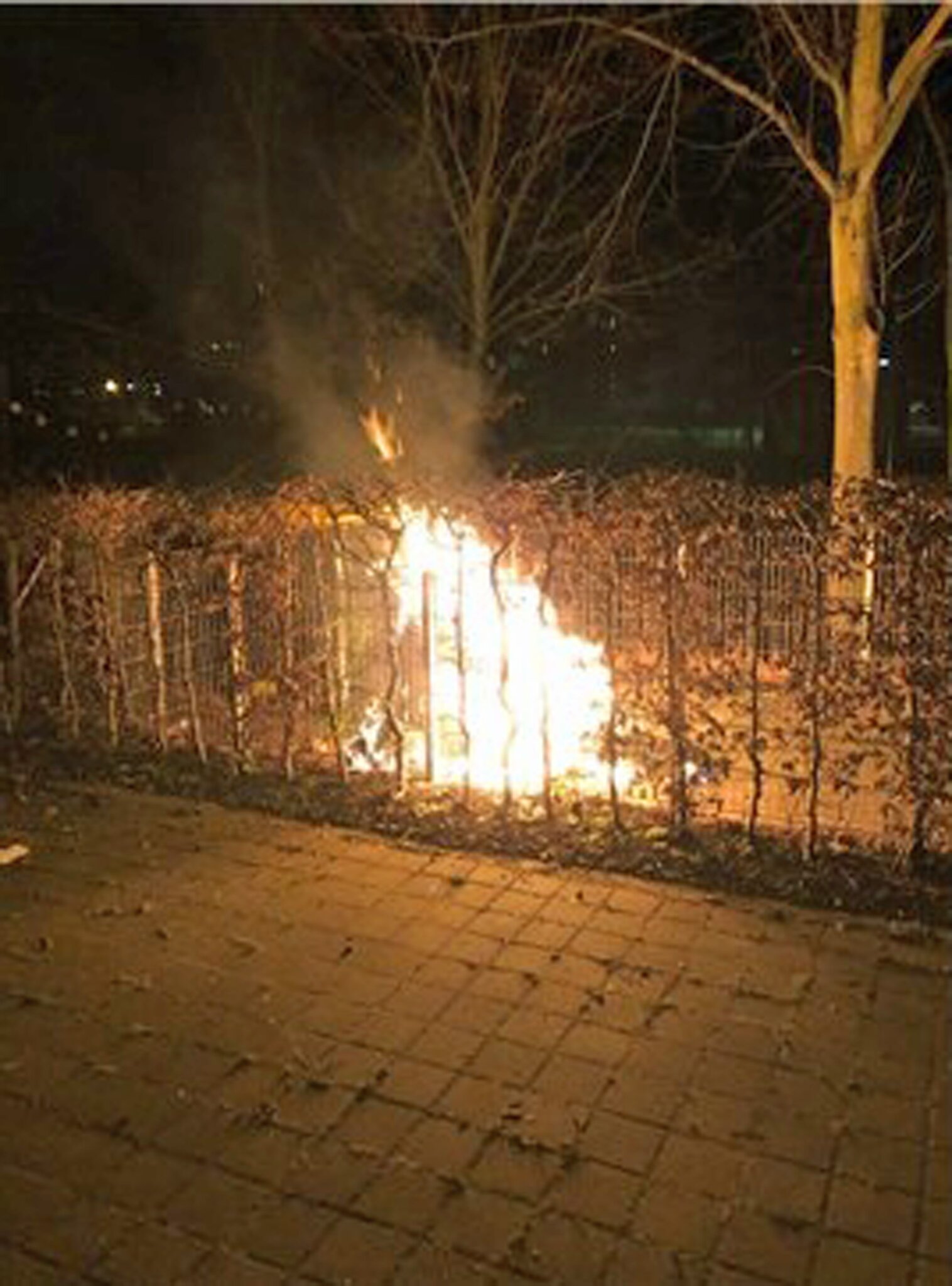 Monheim Steht Zusammen Nach Großbrand In Monheim 15 Anwohner Im Hotel So Wird Geholfen - a7qqqoi